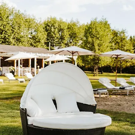 Narie & منتجع 5*