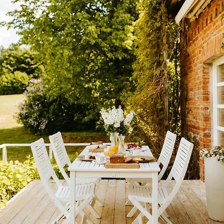 Narie & منتجع 5*