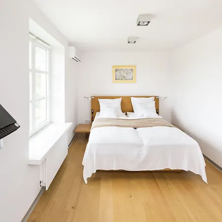 Narie & 5* كريتويني